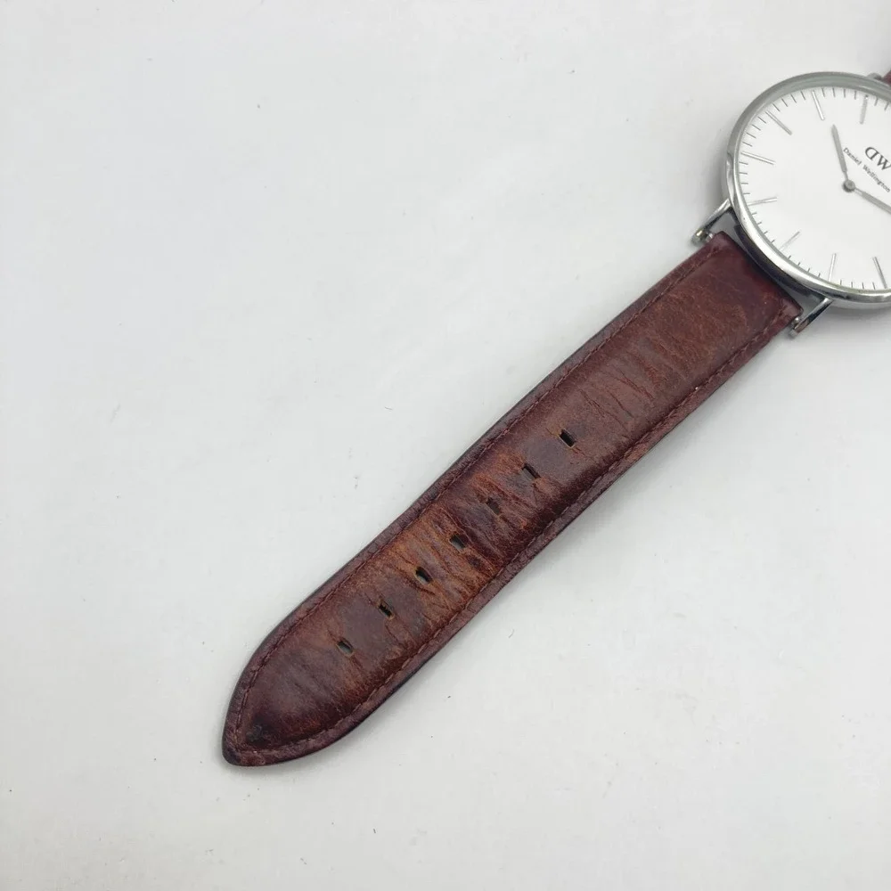 Daniel Wellington Men's Watch 41mm Silver Tone Leather WR 30M New Battery 8.5